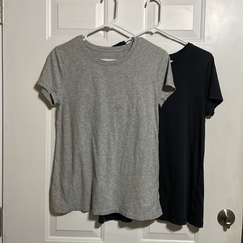 Athleta 2 Piece Bundle Flawed Organic Daily Crew Tee Grey & Black M